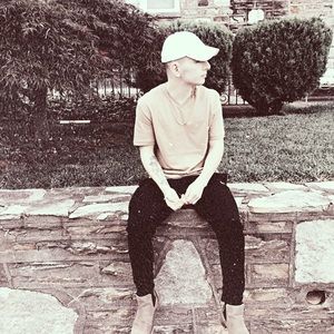 Meet your Posher, Emanuele